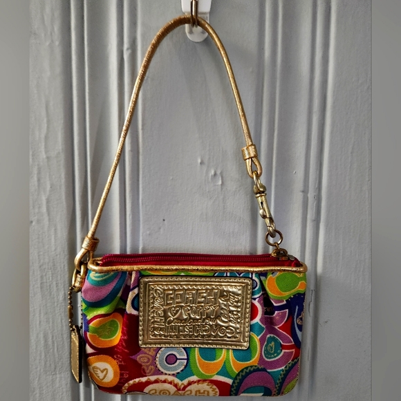 SALE! COACH Poppy Signature Wristlet - Picture 2 of 10